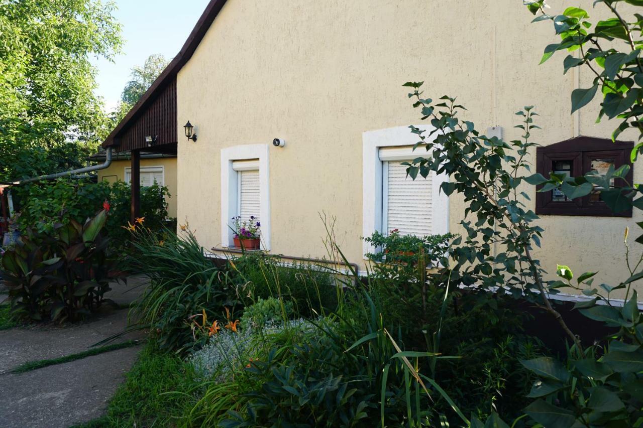 Piri Vendeghaz Hotel Hajduboszormeny Luaran gambar